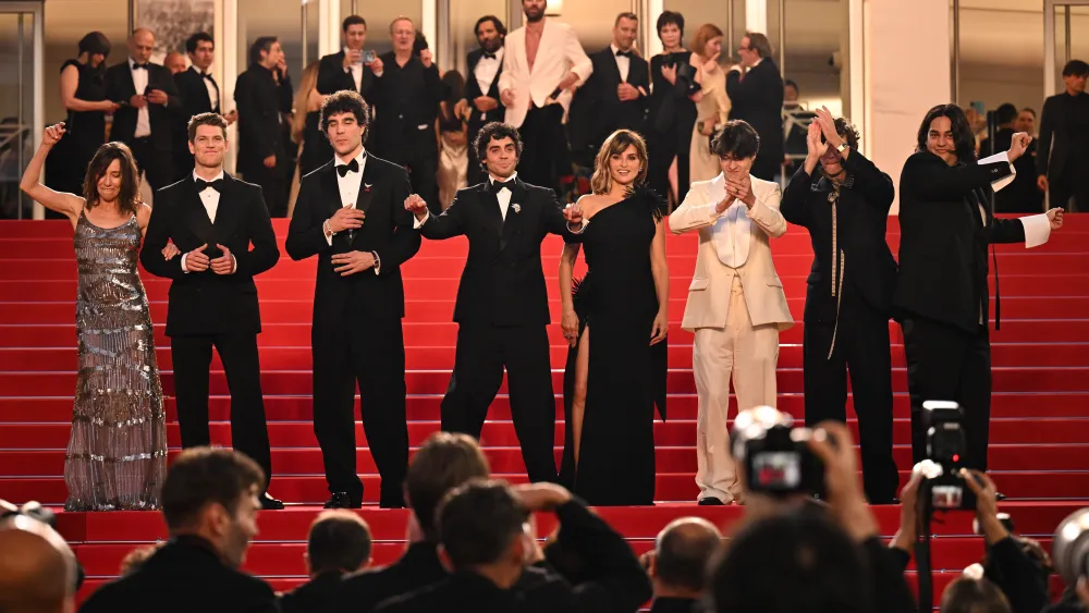 ‘La Bola Negra,’ With Penélope Cruz, Sparks Multi-Studio Bidding War After Massive 16-Minute Standing Ovation in Cannes (EXCLUSIVE)