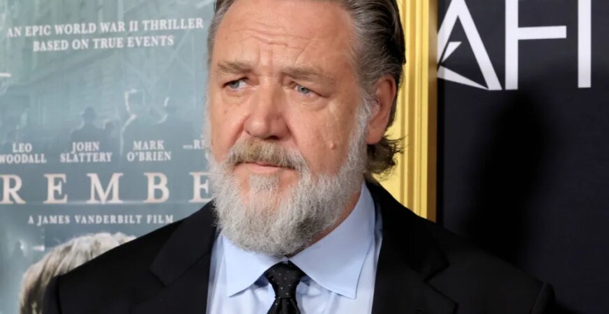 Russell Crowe Warns Crowd of Autograph-Seekers in Paris Not to Push: ‘As Soon as Somebody’s a D–k, I’m Going’