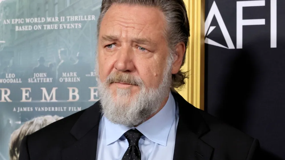 Russell Crowe Warns Crowd of Autograph-Seekers in Paris Not to Push: ‘As Soon as Somebody’s a D–k, I’m Going’