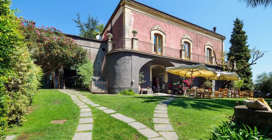 Monaci delle Terre Nere