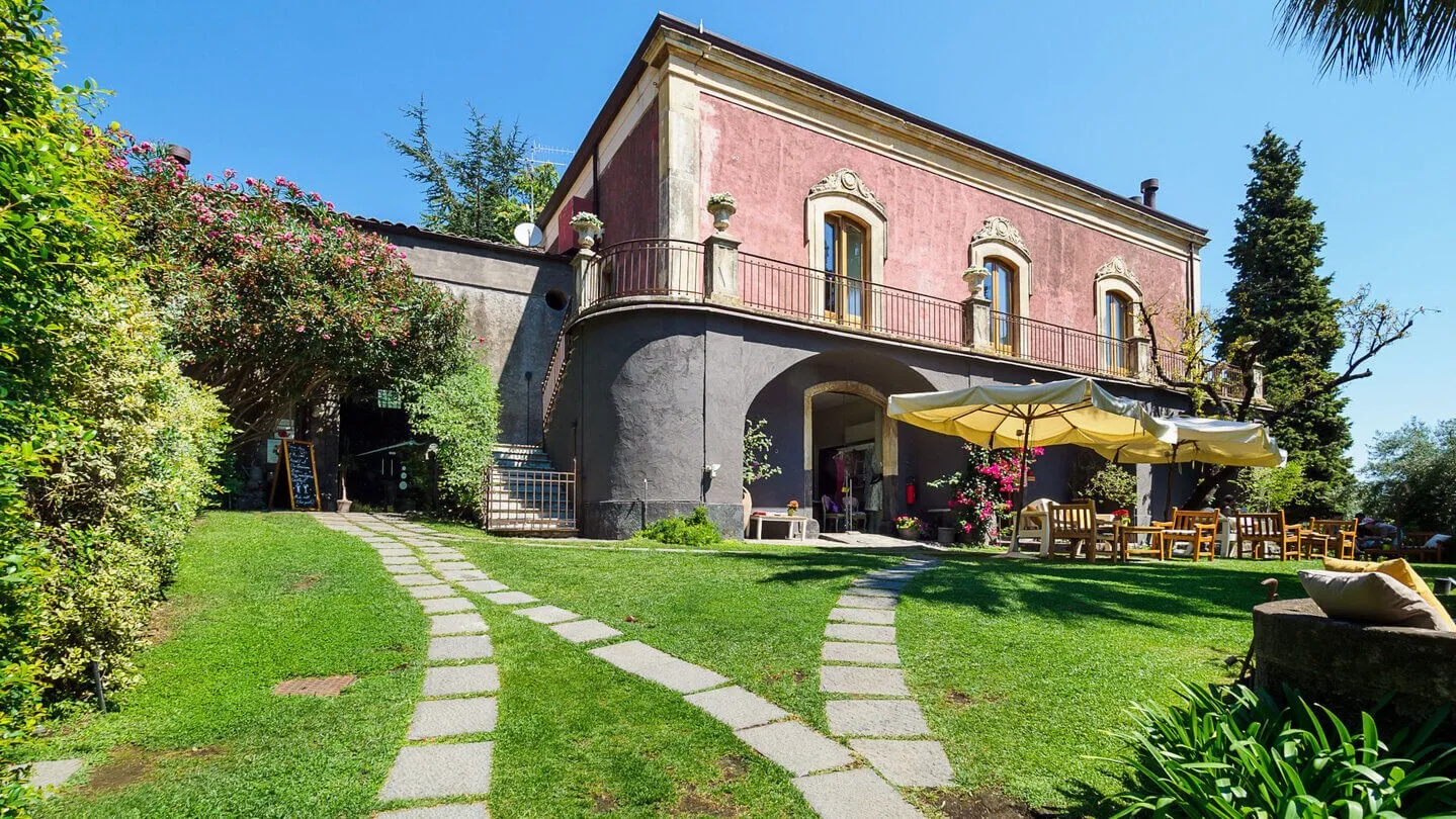 Monaci delle Terre Nere