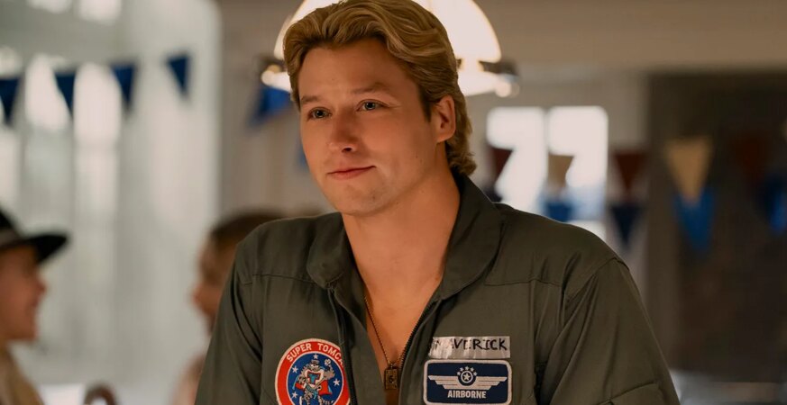 Dean Di Laurentis (Stephen Thomas Kalyn) in Off Campus