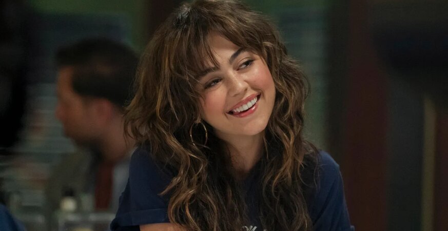 Allie (Mika Abdalla) in Off Campus