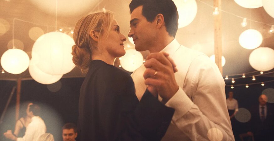 Love Story: John F. Kennedy Jr. and Carolyn Bessette, (l-r) Sarah Pidgeon as Carolyn Bessette Kennedy, Paul Kelly as John F. Kennedy Jr.