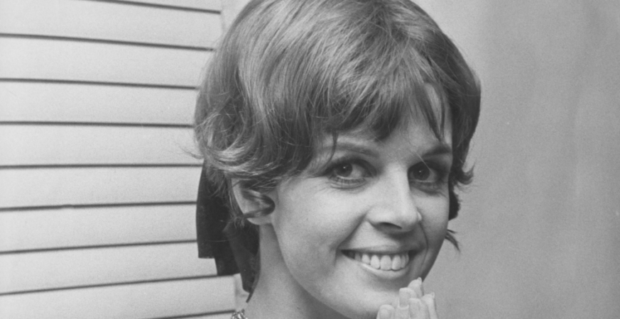 Claudine Longet, Singer and Actress Who Shot Olympian Spider Sabich, Dies at 84