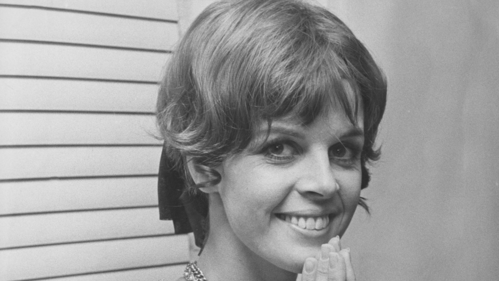 Claudine Longet, Singer and Actress Who Shot Olympian Spider Sabich, Dies at 84