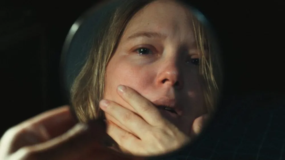‘The Unknown’ Review: Niels Schneider Wakes Up as Léa Seydoux in Arthur Harari’s Gratuitously Serious Body-Swap Psychodrama