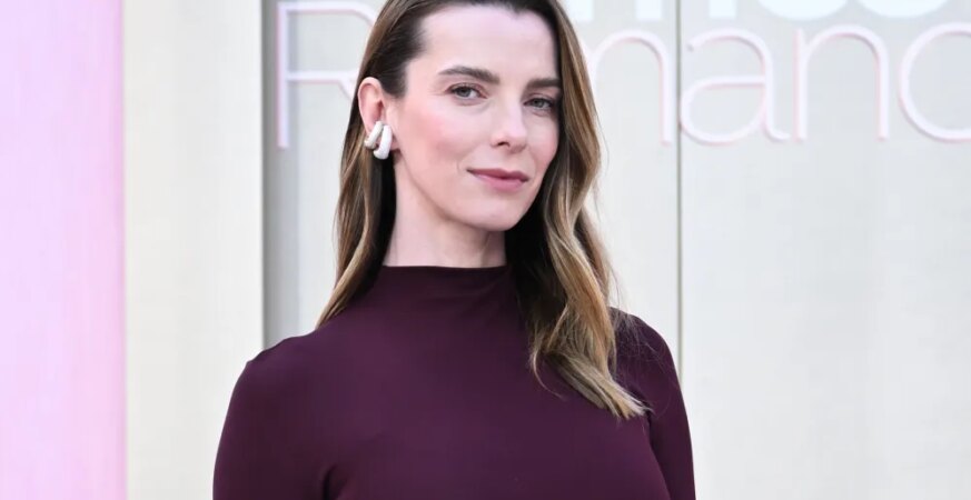 ‘Office Romance’ Star Betty Gilpin on Using a Prosthetic Vagina for Her Birthing Scene: ‘I Was Pretty Freaked Out’