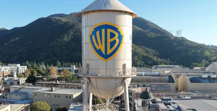 Democratic Senators Urge FCC to Block Closing of Paramount-Warner Bros. Merger Until Review of Deal’s Foreign Investment Concludes
