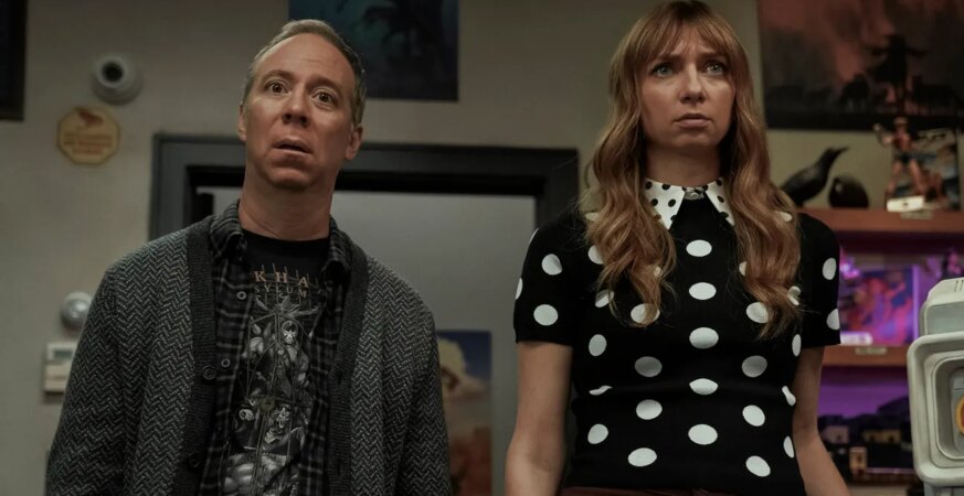 Kevin Sussman, Lauren Lapkus in Stuart Fails to Save the Universe